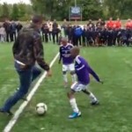 Van Persie, Soufiane Touzani et Tonny Vilhena s&rsquo;amusent avec des petits footballeurs