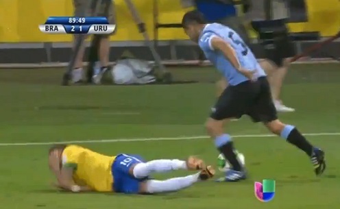 Neymar : sa simulation grostesque face à l’Uruguay (VIDEO)