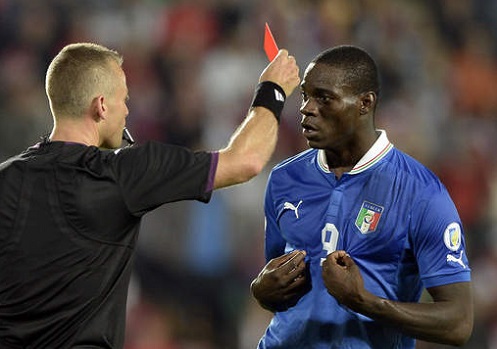 Balotelli pète les plombs après son carton rouge