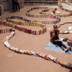 Record du monde : chaîne de dominos avec 2131 livres
