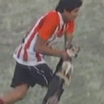 Foot : Il reçoit un carton rouge pour avoir maltraité un chien (VIDEO)