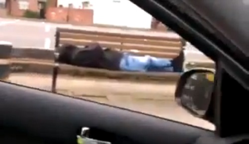 Comment réveiller un mec bourré ?