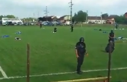 Roumanie : la police envahit un terrain de foot pour intercepter un suspect