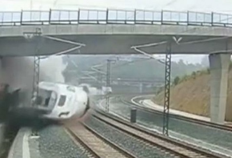 Accident de train en Espagne : les images du crash (VIDEO)