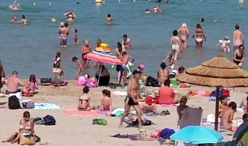 Marseille : des jeunes tentent de noyer un policier à la plage (VIDEO)
