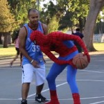 Spiderman joue au Basket (VIDEO)