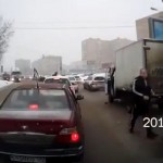 Russie : 2 automobilistes se bagarrent après un accident