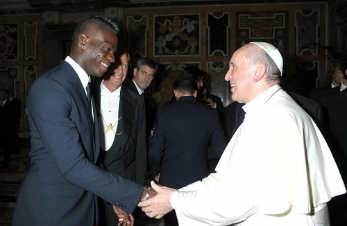 Messi et Balotelli rencontrent le Pape (PHOTOS ET VIDEO)