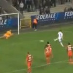 Il rate son penalty puis réussit un retourné acrobatique