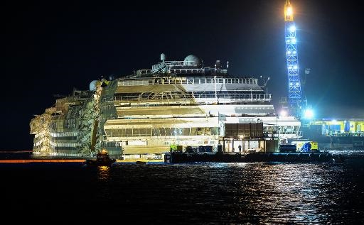 Le redressement du Costa Concordia en accéléré (VIDEO)
