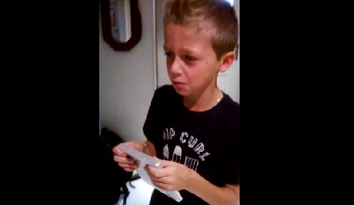 Réaction d’un enfant de 11 ans qui reçoit GTA V en avance (VIDEO)