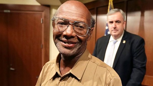 L&rsquo;honnêteté paye ! Un SDF rend 42.000 dollars et en gagne 68.000 (VIDEO)