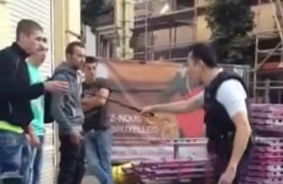 Belgique : Un policier pète les plombs et s&rsquo;en prend à 4 jeunes ! (VIDEO)