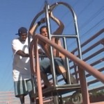50 Cent pousse Steve-O dans les escaliers