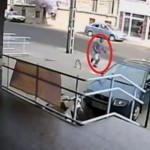 Un agent de sécurité « course » un voleur après un braquage (VIDEO)