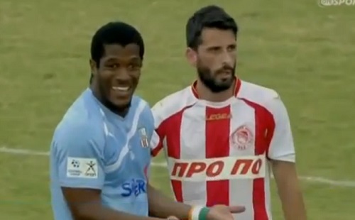 Un joueur expulsé après 7 secondes de jeu ! (VIDEO)