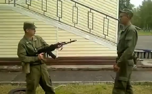 Comment désarmer un AK-47 ?