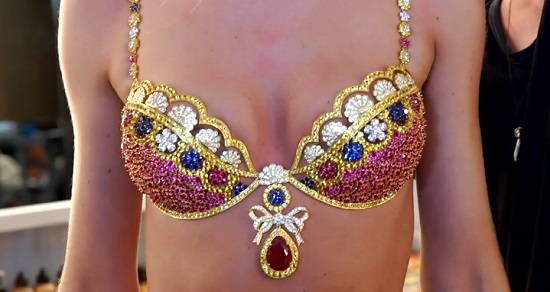Candice Swanepoel et son soutien-gorge à 10 millions de dollars (PHOTOS ET VIDEO)