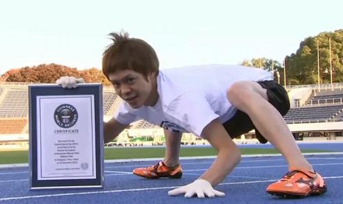 Un japonais bat le record du monde du 100 m à… 4 pattes (VIDEO)