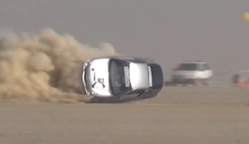 Il survit au crash de sa voiture à plus de 300 km/h (VIDEO)