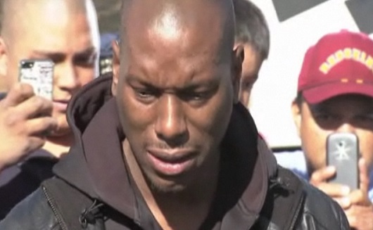 Mort de Paul Walker : Tyrese Gibson en larmes sur le lieu de l’accident (VIDEO)