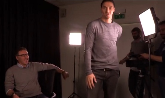 Ibrahimovic perturbe une interview de Laurent Blanc par Malika Ménard (VIDEO)