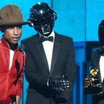 Grammy awards 2014 : Daft Punk, Pharrell Williams et Stevie Wonder – Get Lucky (VIDEO)