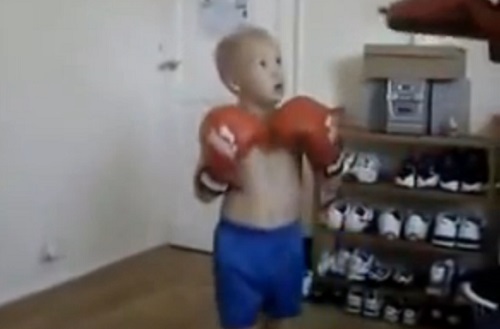 Gamin futur champion de MMA ? (VIDEO)