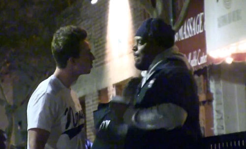 La très mauvaise idée du jour : essayer d’embrasser un videur (VIDEO)