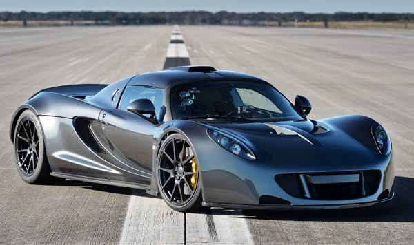 La Venom GT devient la voiture la plus rapide du monde avec 435 km/h (VIDEO)