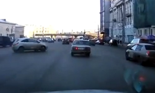 On dit que les femmes ne savent pas conduire… et pourtant (VIDEO)