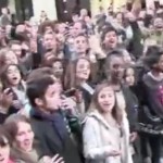 Rihanna : des fans surexcités l&rsquo;attendent devant son hôtel à Paris (VIDEO)