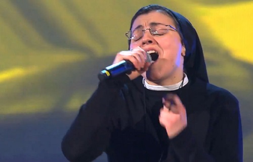 Une bonne sœur fait sensation dans « The Voice » en Italie (VIDEO)