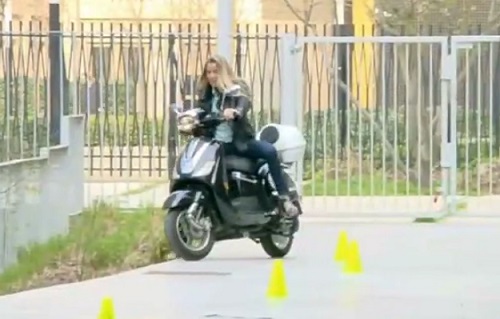 Vanessa Le Moigne chute en scooter dans l’Expresso sur BeIN Sports (VIDEO)