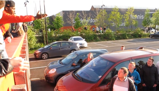 Jean-Christophe Bahebeck pris à partie par des supporters de Valenciennes (VIDEO)