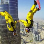 Base jump : deux Français sautent de la plus haute tour du monde (VIDEO)