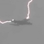 Un boeing foudroyé en plein vol (VIDEO)