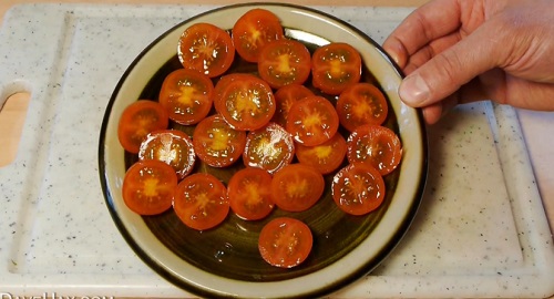 Comment couper des tomates cerises comme un ninja ? (VIDEO)
