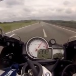 Deux motards font une course sauvage à plus de 300 km/h (VIDEO)