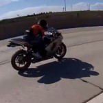 Accident de moto à 225 km/h (VIDEO)