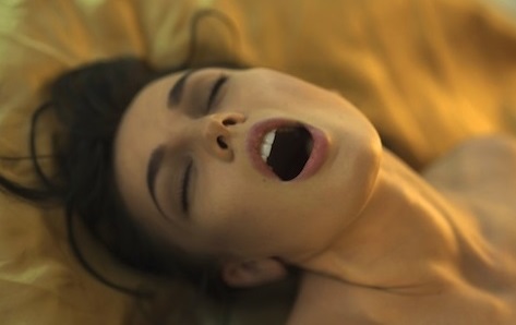 Elle a jusqu’à 50 orgasmes par jour (VIDEO)