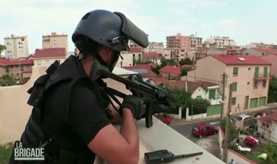 Un gendarme tire dans la jambe d’un suicidaire (VIDEO)