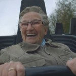 Les premières montagnes russes d&rsquo;une dame de 78 ans (VIDEO)