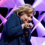 Hillary Clinton victime d&rsquo;un lancer de chaussure (VIDEO)