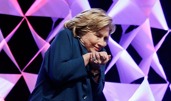 Hillary Clinton victime d&rsquo;un lancer de chaussure (VIDEO)