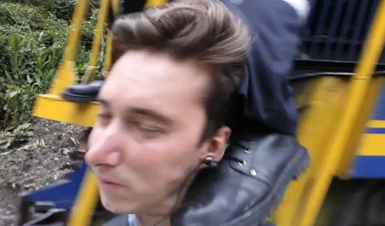 Son selfie avec un train tourne mal (VIDEO)