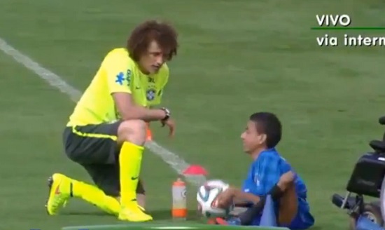 David Luiz : sa rencontre émouvante avec un jeune handicapé (VIDEO)