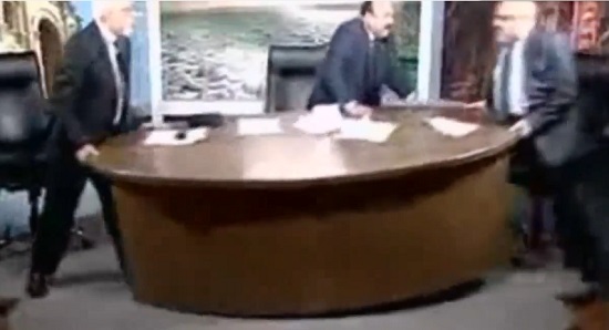 Jordanie : ils détruisent le plateau télé au cours d&rsquo;un débat ! (VIDEO)
