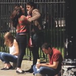Un homme se fait maltraiter par sa femme en public (VIDEO)