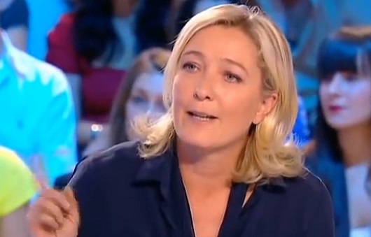Marine Le Pen vs journalistes (VIDEO)